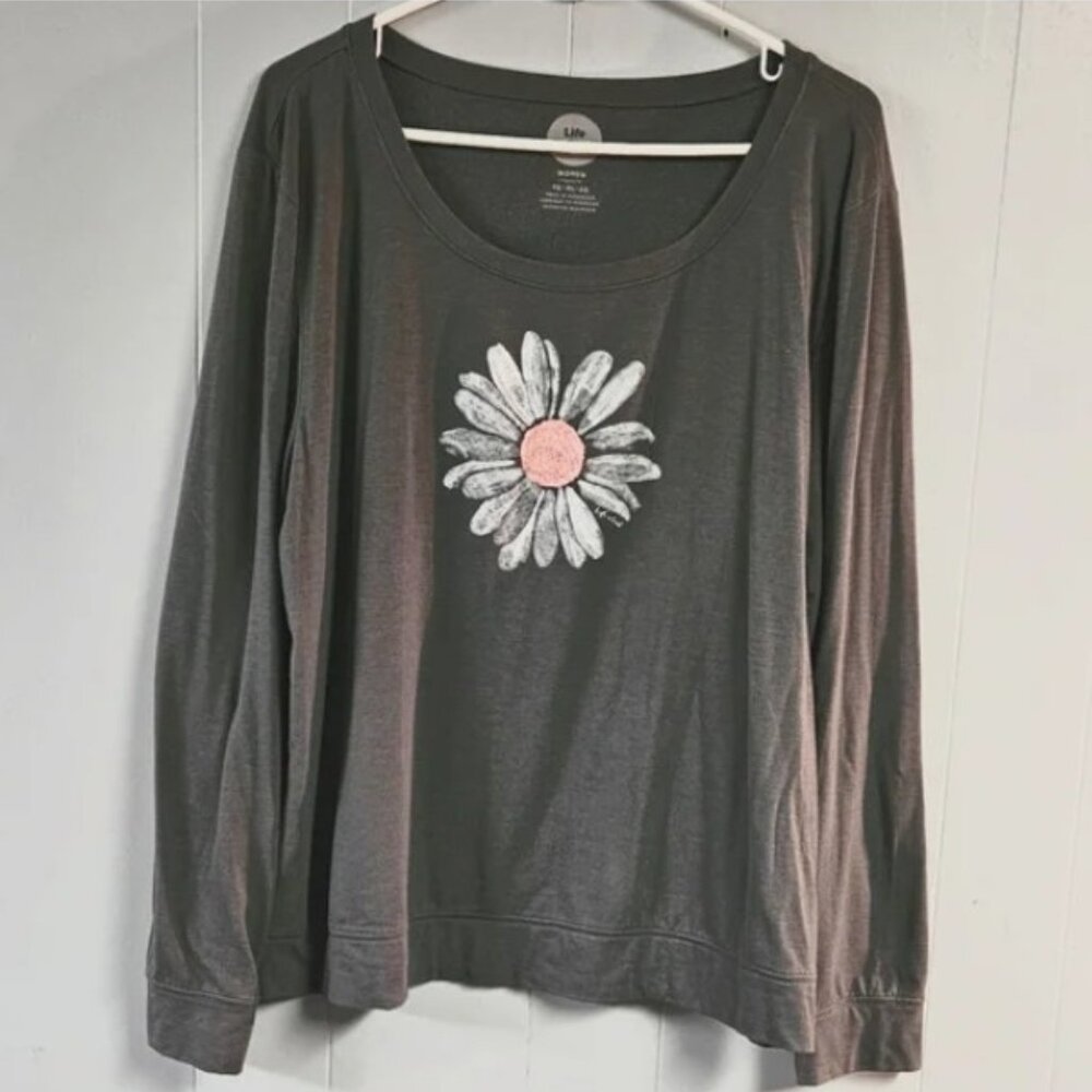 Womens Daisy Long Sleeve Size XL tee MAKE AN OFFER!